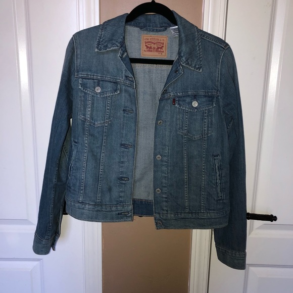 Levi’s denim jacket. - Picture 3 of 4